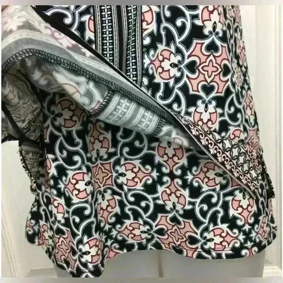 White House Black Market Sleeveless Patterned Top - Picture 4 of 10
